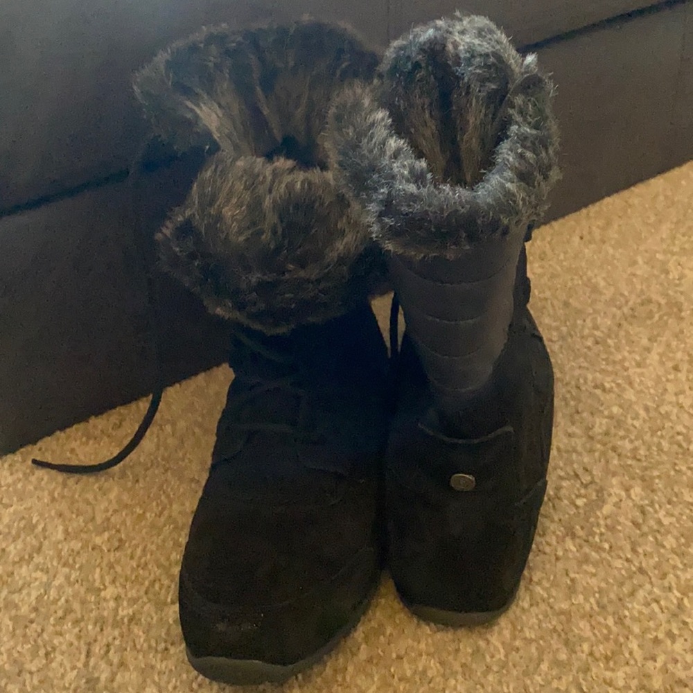 Black suede very cozy snow boots barely worn, very comfortable